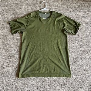 Mens lululemon top